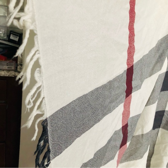 Burberry Large Ivory Check Fine Merino Wool Scarf Wrap - Picture 13 of 16